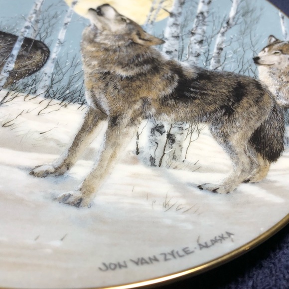 “Song to the Wilderness” from The Arctic Majesty Plate collection - Picture 3 of 6